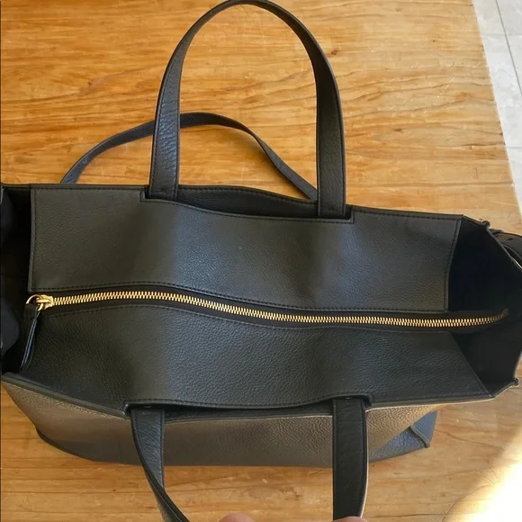 Stuart Weitzman “Cheltote” Chelsea Messenger in Pebbled Leather - Picture 7 of 9